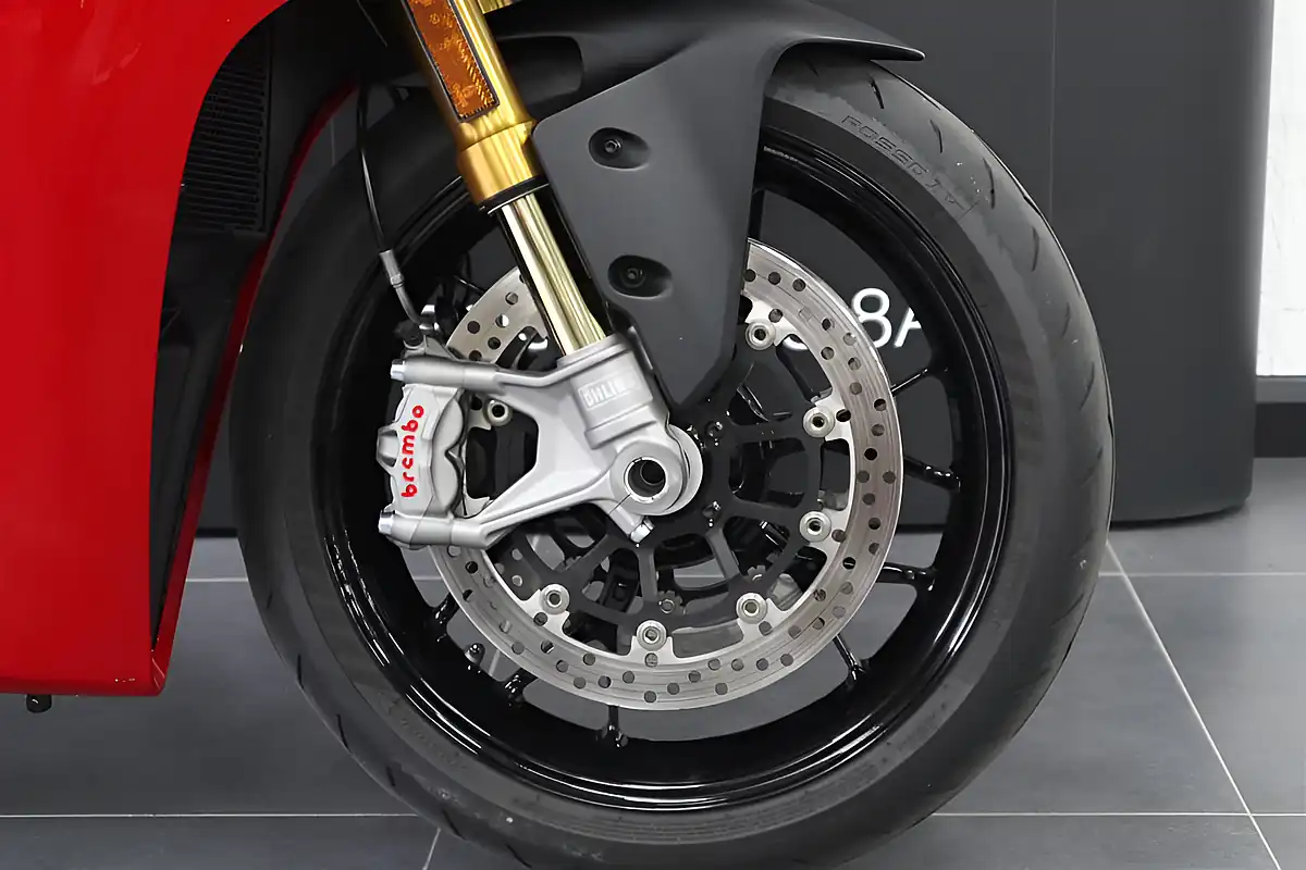 Used 2025 Ducati Panigale V2 S Red - Interior and Exterior details 10