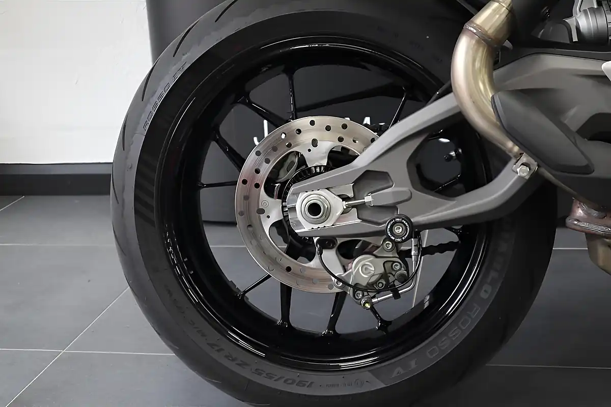 Used 2025 Ducati Panigale V2 S Red - Interior and Exterior details 11