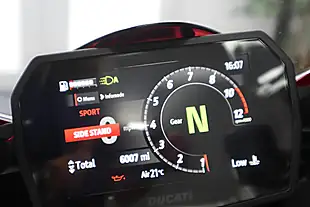 Used 2025 Ducati Panigale V2 S Red - Interior and Exterior details 12