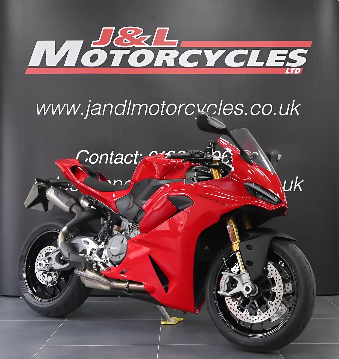 Used 2025 Ducati Panigale V2 S Red - Interior and Exterior details 3