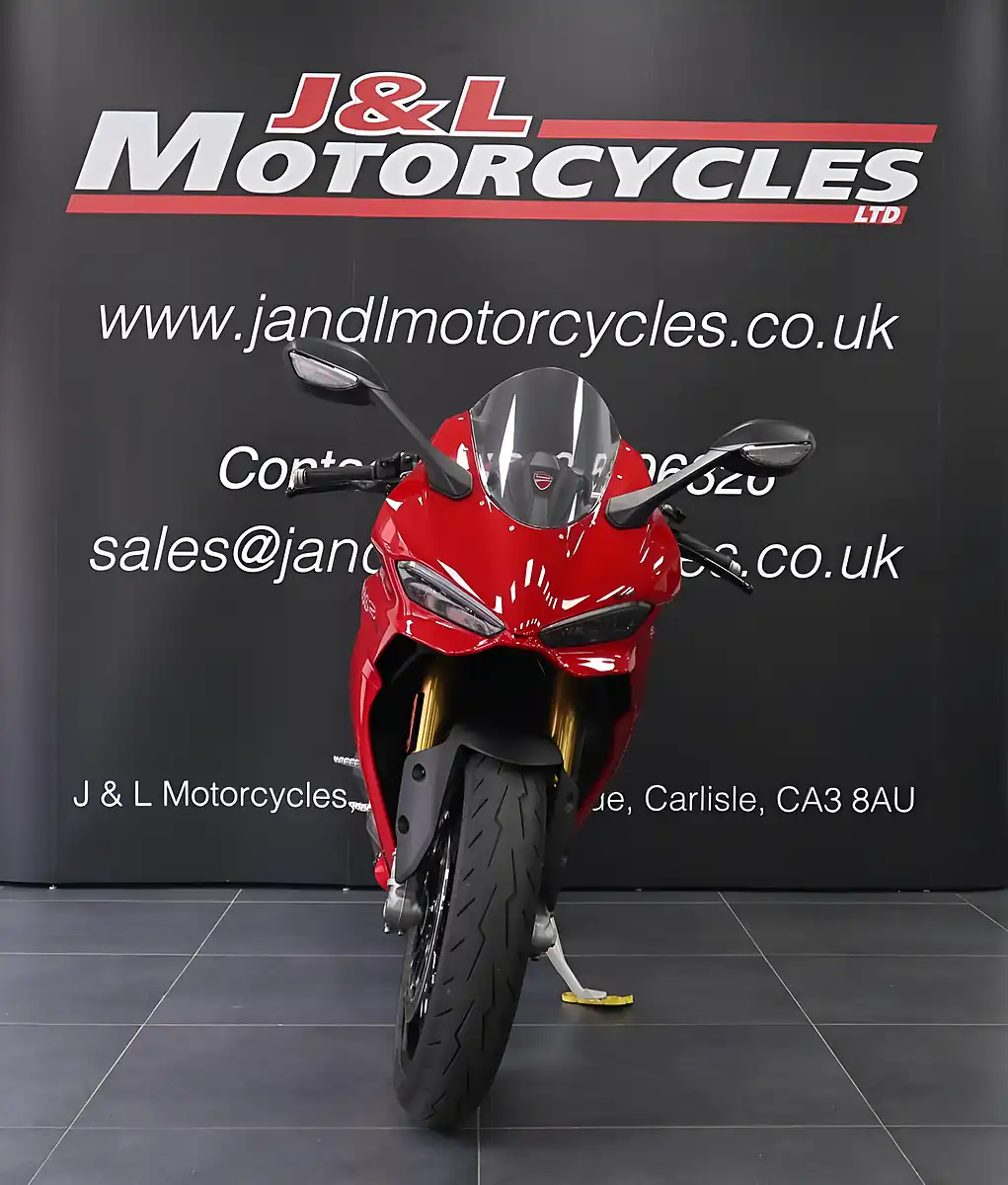 Used 2025 Ducati Panigale V2 S Red - Interior and Exterior details 4