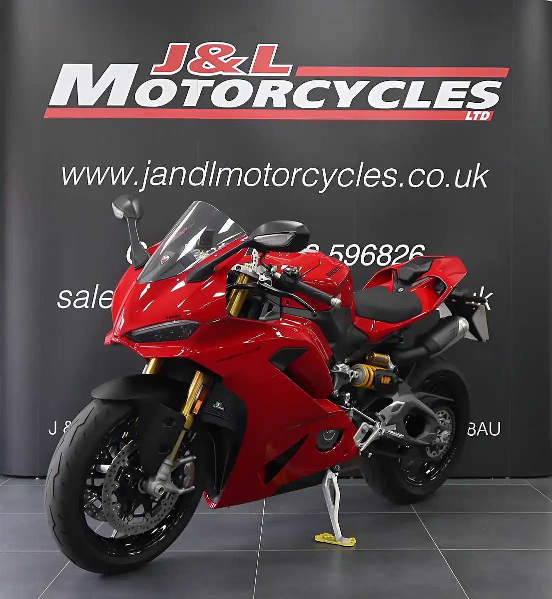 Used 2025 Ducati Panigale V2 S Red - Interior and Exterior details 5