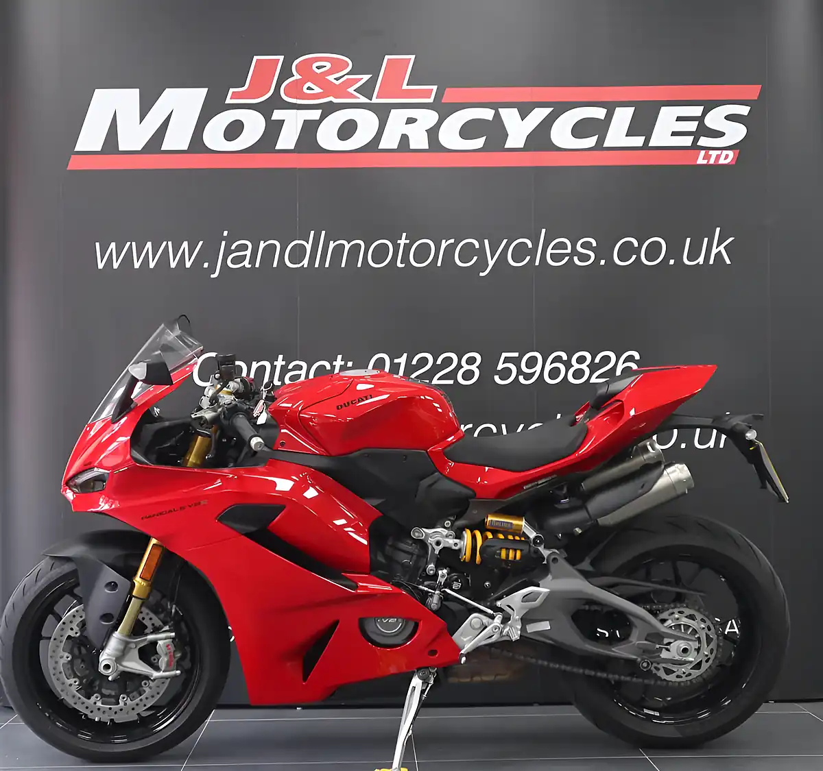 Used 2025 Ducati Panigale V2 S Red - Interior and Exterior details 6