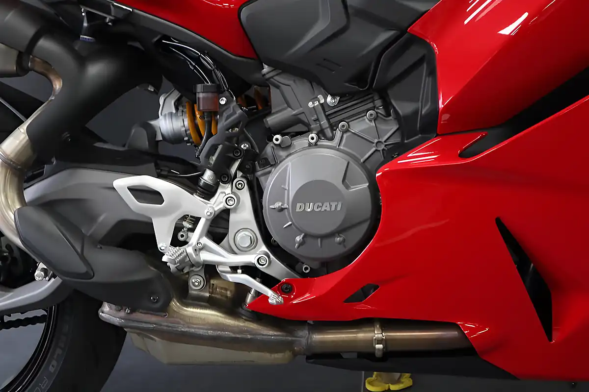 Used 2025 Ducati Panigale V2 S Red - Interior and Exterior details 7