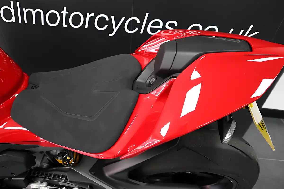 Used 2025 Ducati Panigale V4 S Red - Interior and Exterior details 10
