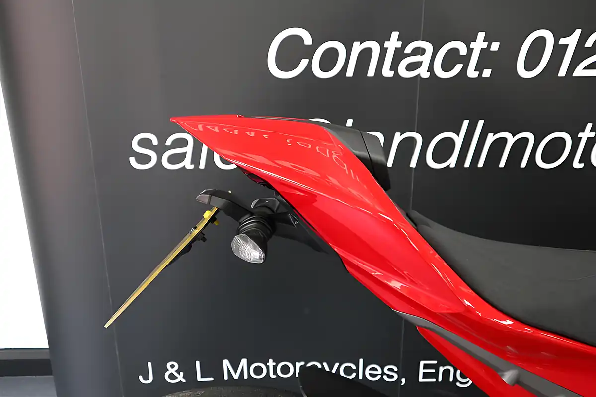 Used 2025 Ducati Panigale V4 S Red - Interior and Exterior details 11