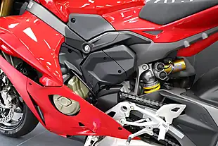 Used 2025 Ducati Panigale V4 S Red - Interior and Exterior details 13