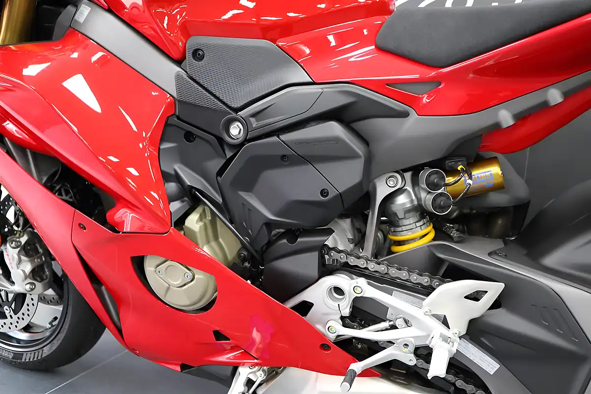 Used 2025 Ducati Panigale V4 S Red - Interior and Exterior details 13