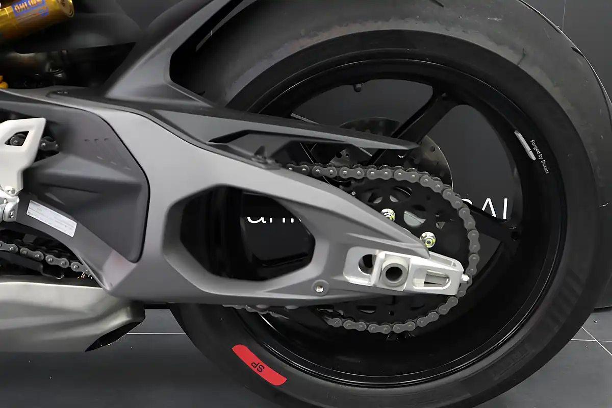 Used 2025 Ducati Panigale V4 S Red - Interior and Exterior details 15