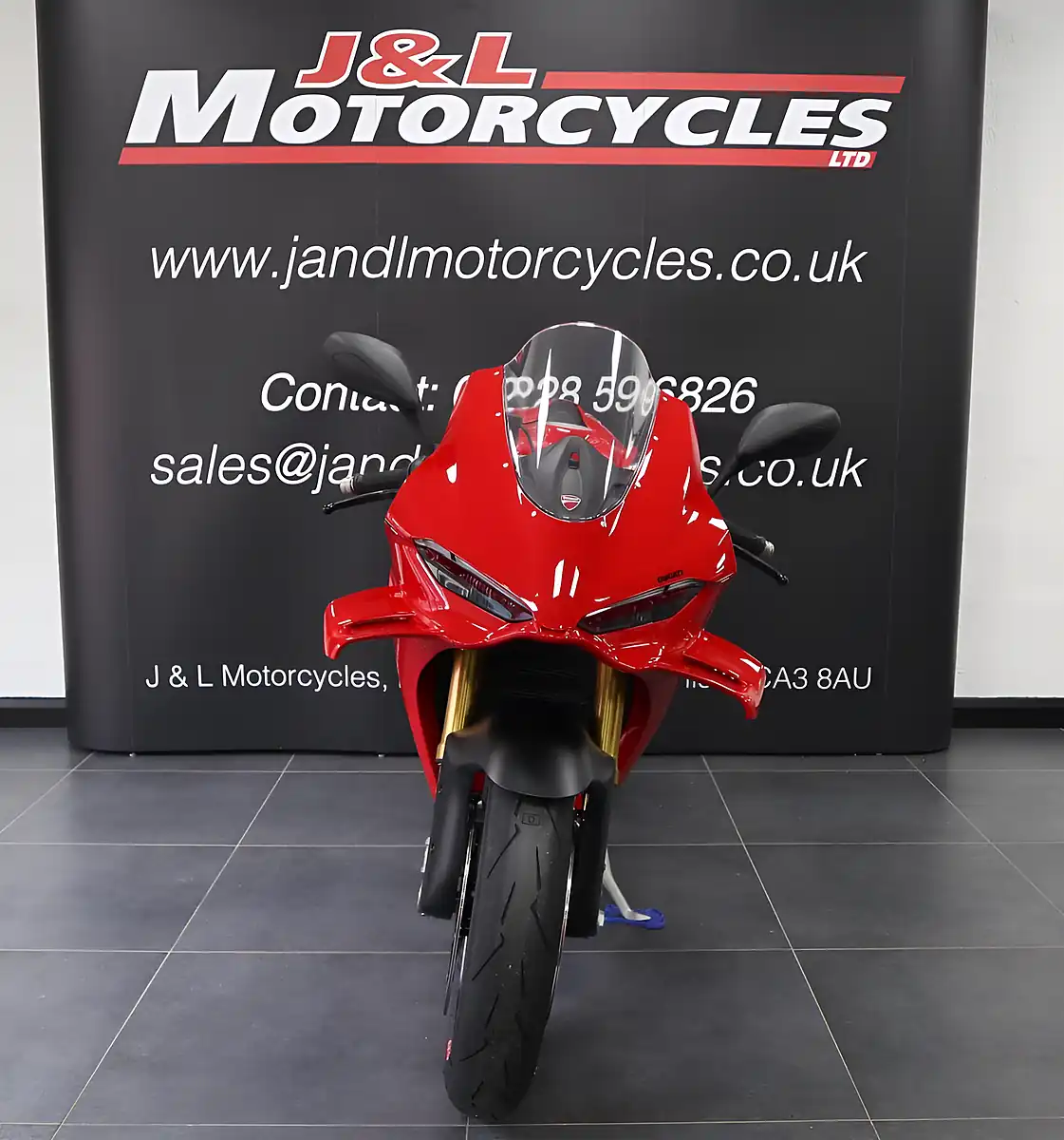 Used 2025 Ducati Panigale V4 S Red - Interior and Exterior details 5