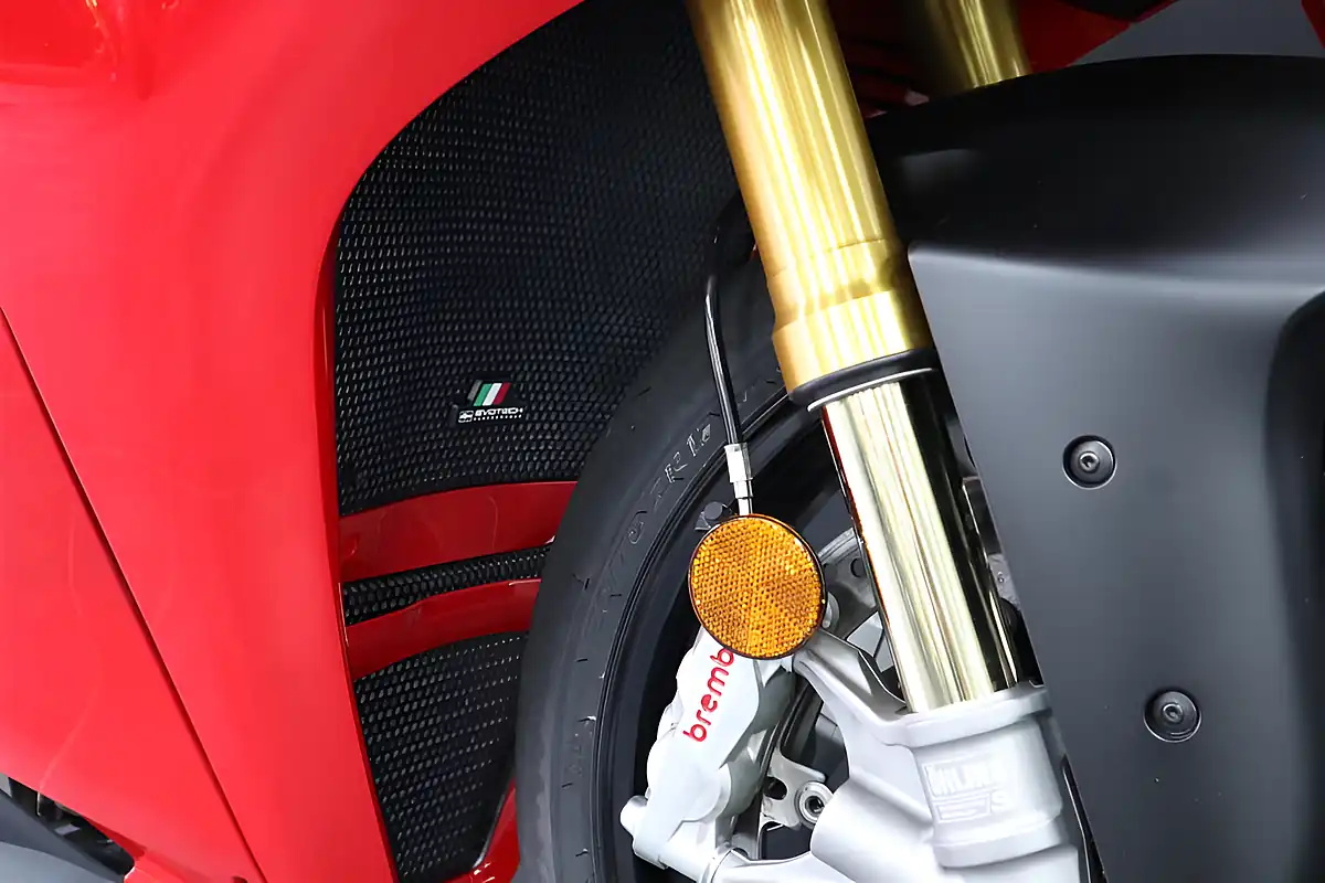 Used 2025 Ducati Panigale V4 S Red - Interior and Exterior details 9