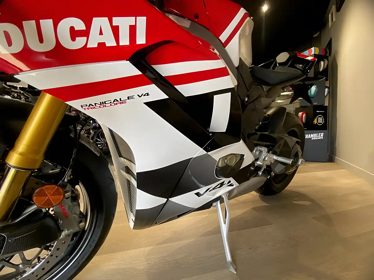 Used 2025 Ducati Panigale V4 Tricolor - Interior and Exterior details 11