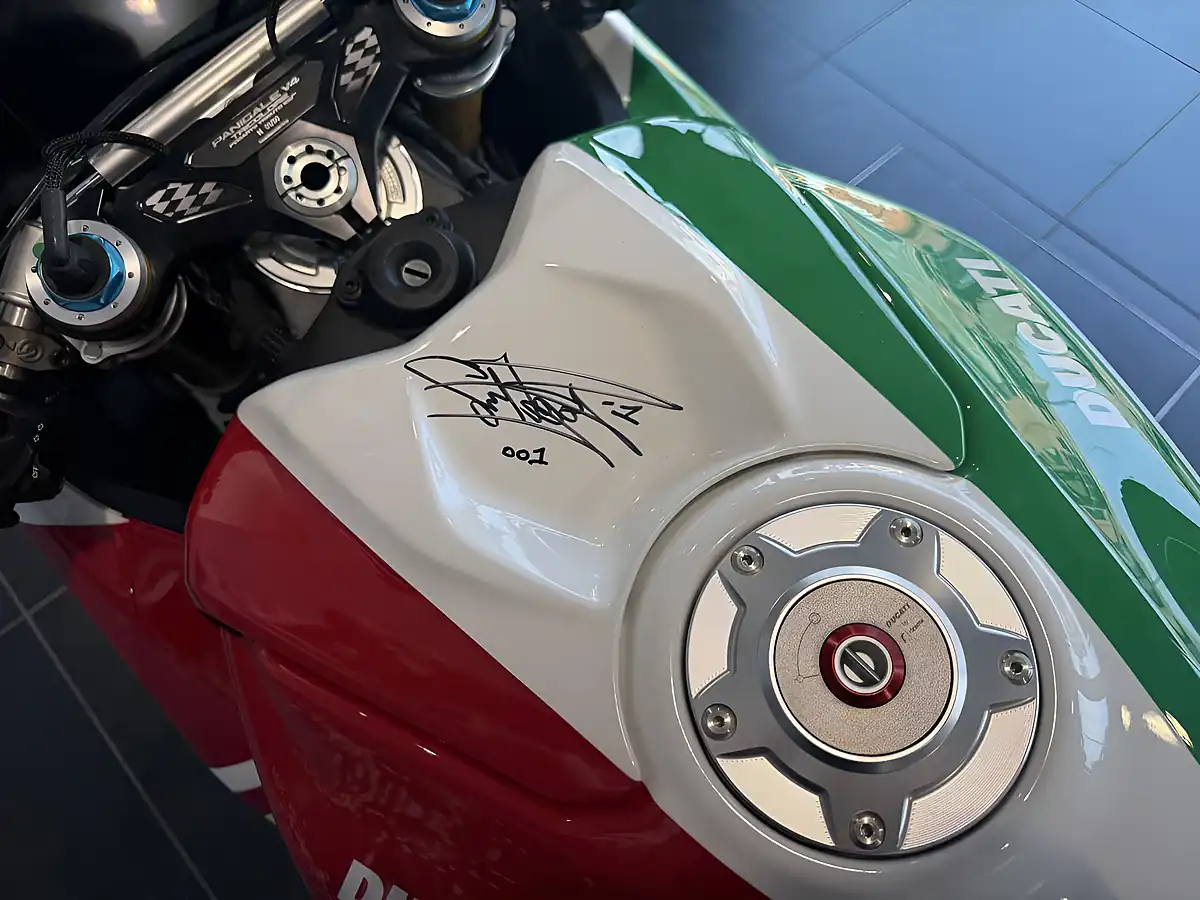 Used 2025 Ducati Panigale V4 Tricolor Tricolore - Interior and Exterior details 9