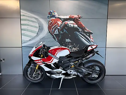 2025 Ducati Panigale V4 Tricolor