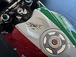 Used 2025 Ducati Panigale V4 Tricolor Tricolore - Interior and Exterior details 9