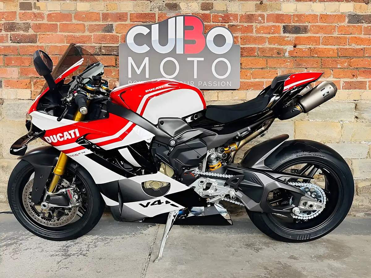 Used 2025 Ducati Panigale V4 Tricolore Multicolour - Interior and Exterior details 11