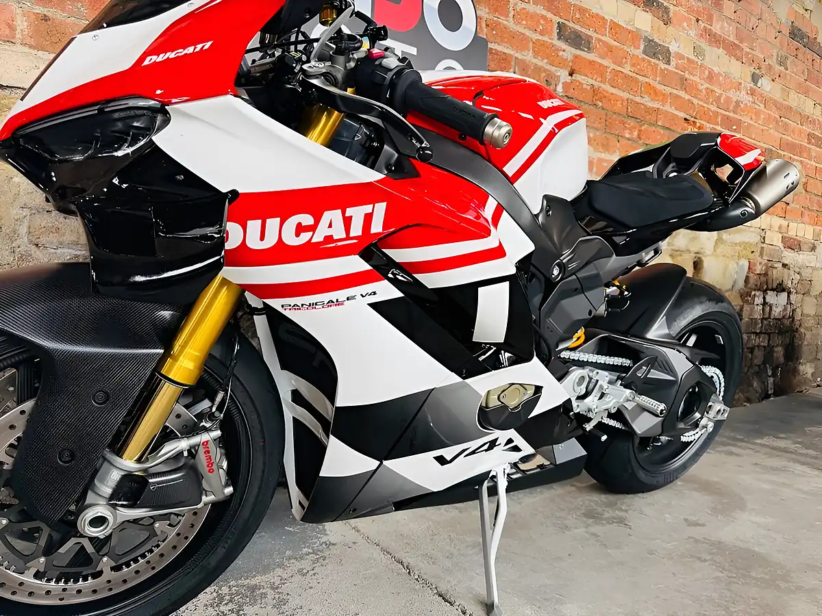 Used 2025 Ducati Panigale V4 Tricolore Multicolour - Interior and Exterior details 15