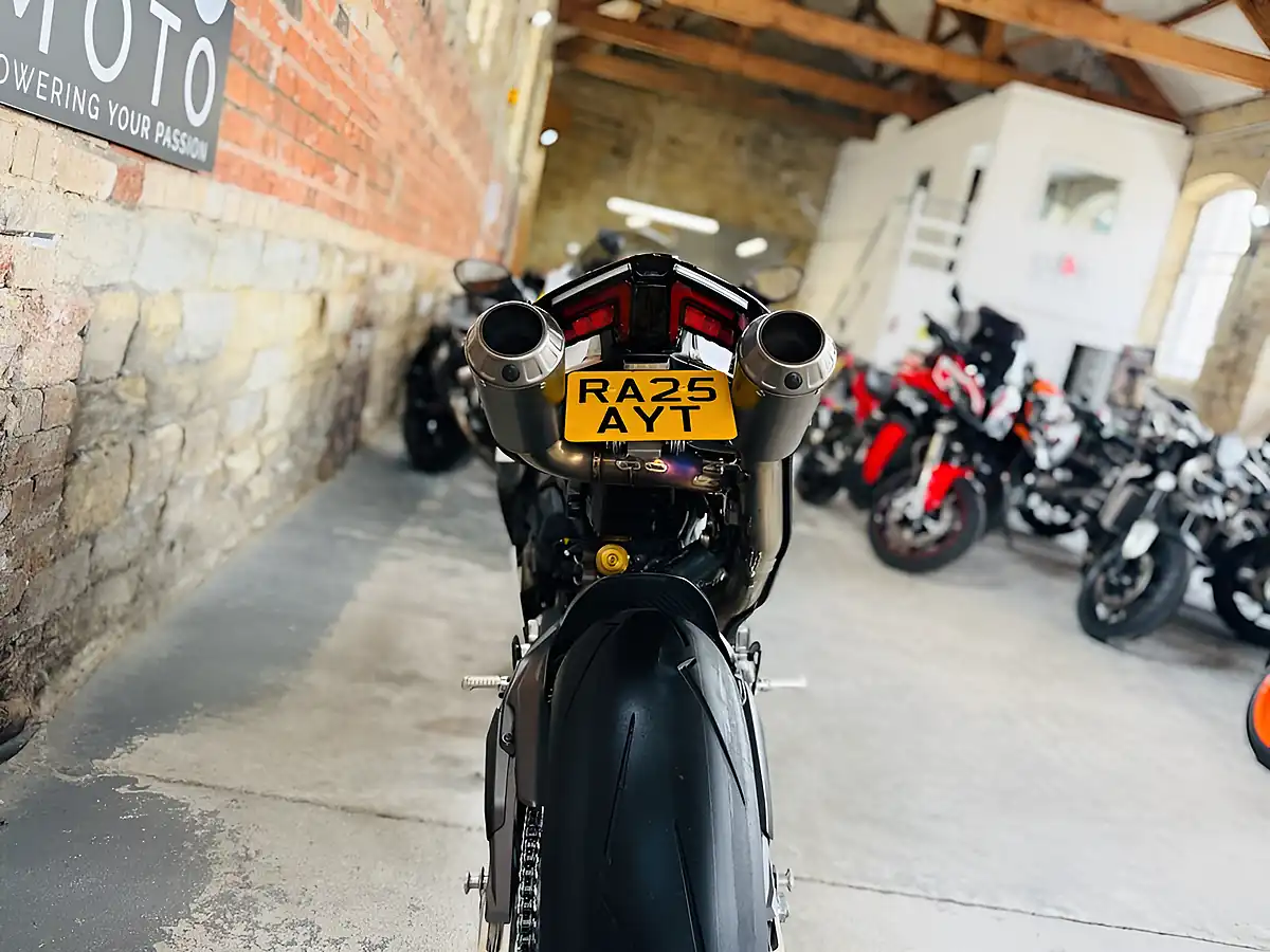 Used 2025 Ducati Panigale V4 Tricolore Multicolour - Interior and Exterior details 17