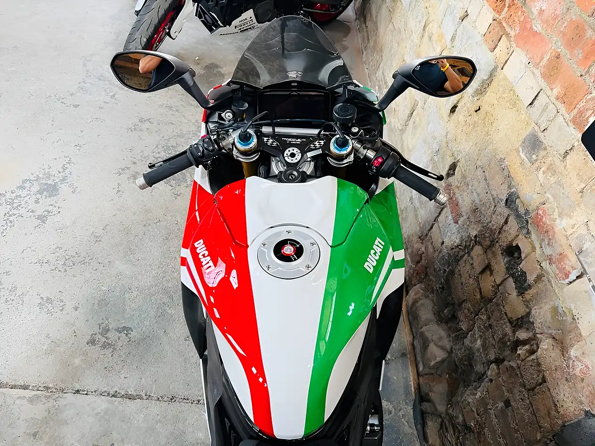 Used 2025 Ducati Panigale V4 Tricolore Multicolour - Interior and Exterior details 19