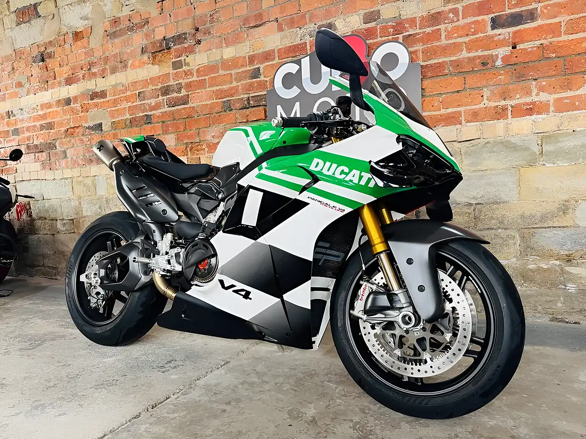 Used 2025 Ducati Panigale V4 Tricolore Multicolour - Interior and Exterior details 3