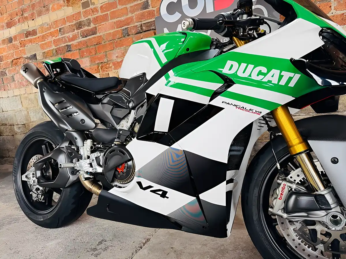 Used 2025 Ducati Panigale V4 Tricolore Multicolour - Interior and Exterior details 6