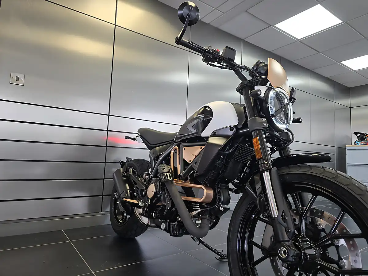 Used 2025 Ducati Scrambler 10° Anniversario Rizoma Edition Multi-Coloured - Interior and Exterior details 11