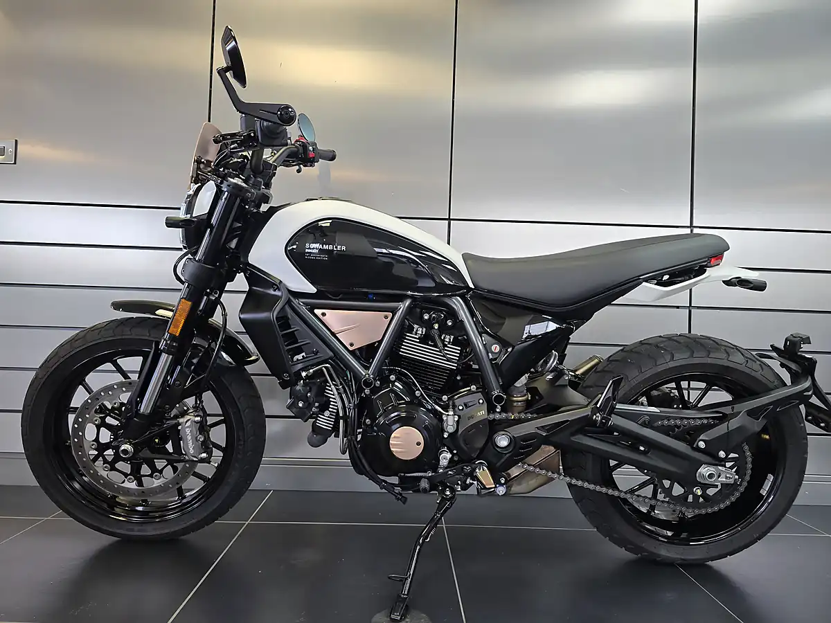 Used 2025 Ducati Scrambler 10° Anniversario Rizoma Edition Multi-Coloured - Interior and Exterior details 14