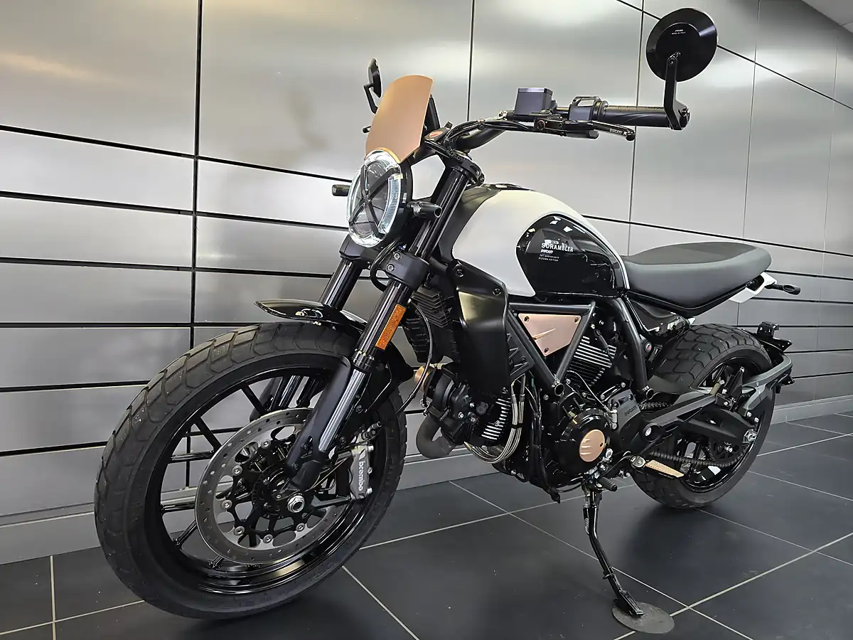 Used 2025 Ducati Scrambler 10° Anniversario Rizoma Edition Multi-Coloured - Interior and Exterior details 15