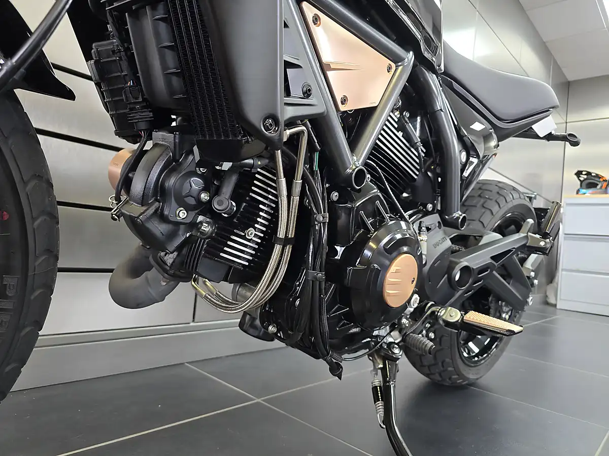 Used 2025 Ducati Scrambler 10° Anniversario Rizoma Edition Multi-Coloured - Interior and Exterior details 16