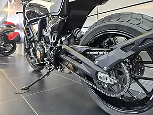 Used 2025 Ducati Scrambler 10° Anniversario Rizoma Edition Multi-Coloured - Interior and Exterior details 18