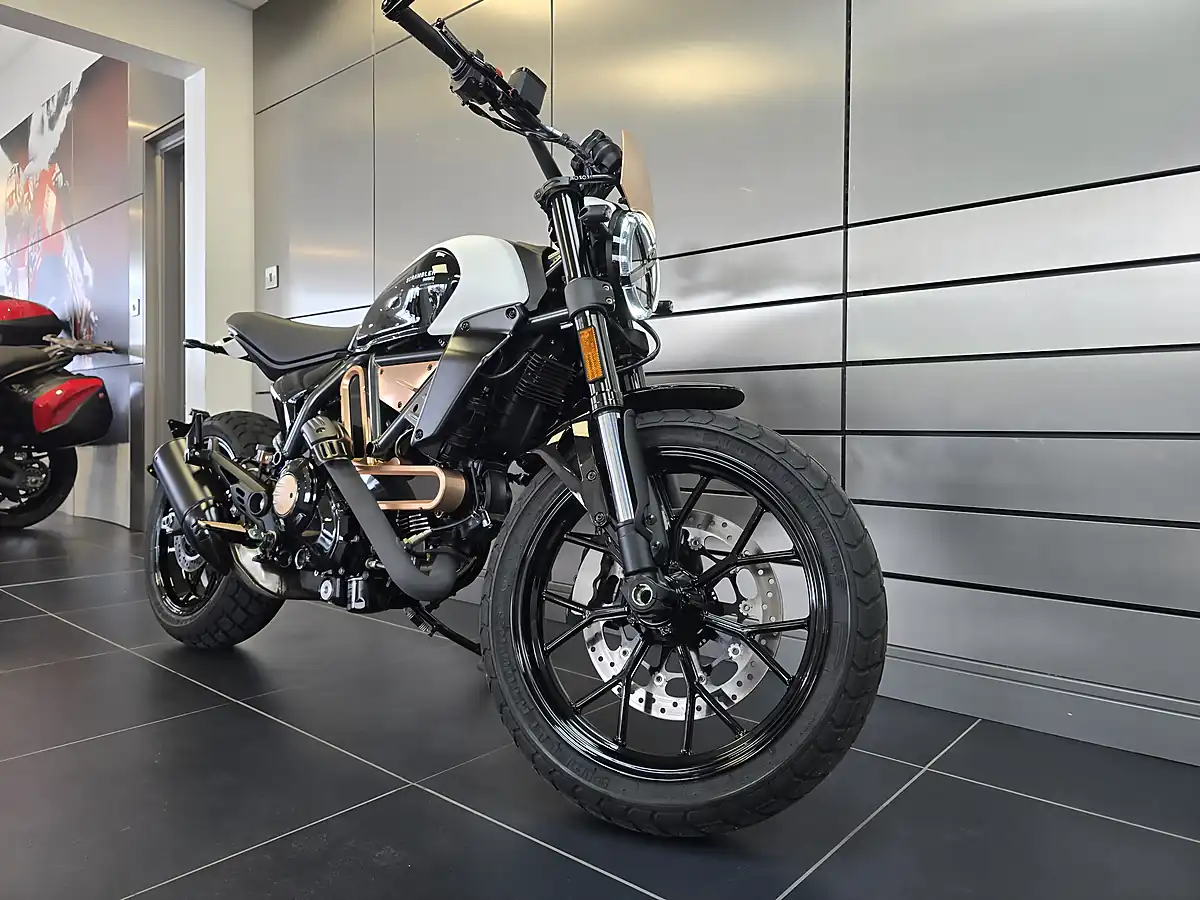 Used 2025 Ducati Scrambler 10° Anniversario Rizoma Edition Multi-Coloured - Interior and Exterior details 2