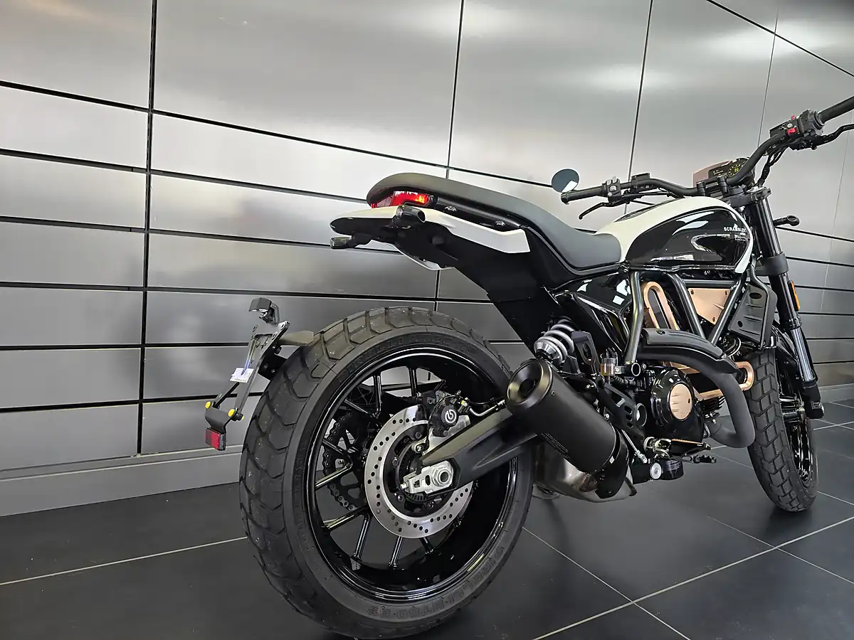 Used 2025 Ducati Scrambler 10° Anniversario Rizoma Edition Multi-Coloured - Interior and Exterior details 3