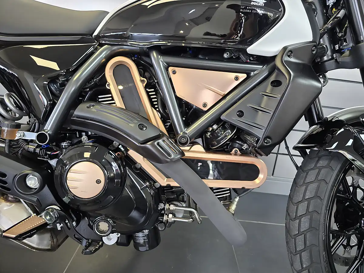 Used 2025 Ducati Scrambler 10° Anniversario Rizoma Edition Multi-Coloured - Interior and Exterior details 6