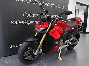 Used 2025 Ducati Streetfighter V4 S Red - Interior and Exterior details 6