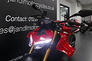 Used 2025 Ducati Streetfighter V4 S Red - Interior and Exterior details 7