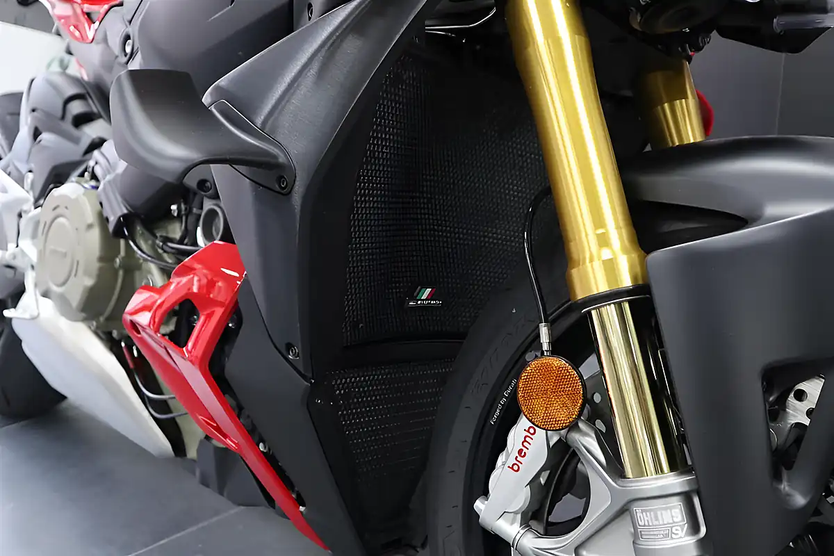 Used 2025 Ducati Streetfighter V4 S Red - Interior and Exterior details 8
