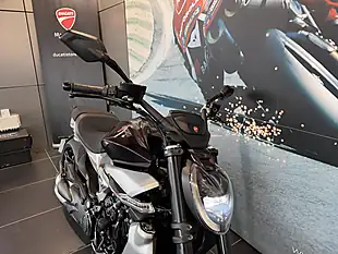 Used 2025 Ducati Xdiavel Black Lava - Interior and Exterior details 7