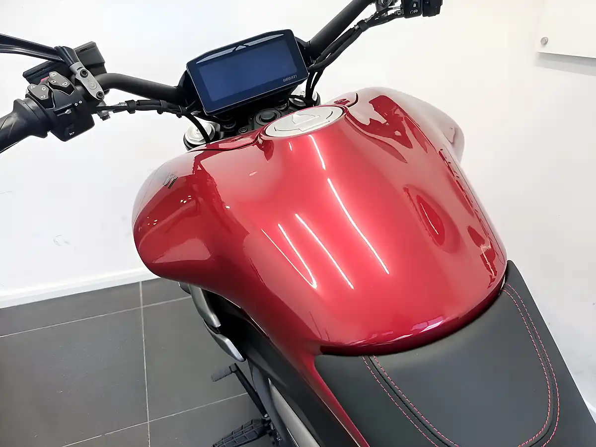 Used 2025 Ducati Xdiavel Burning Red - Interior and Exterior details 15