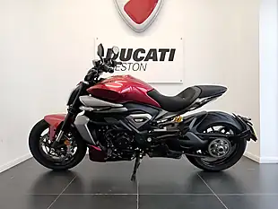Used 2025 Ducati Xdiavel Burning Red - Interior and Exterior details 2