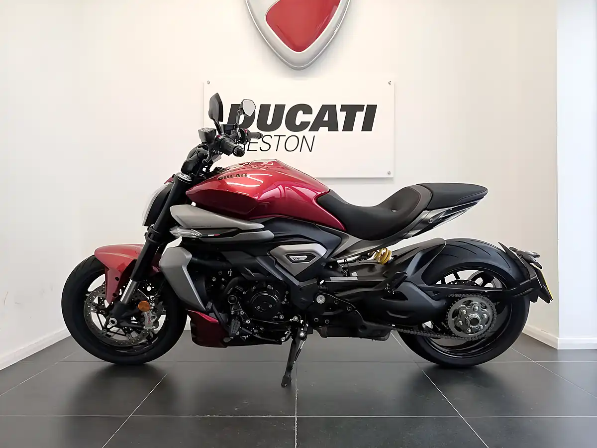 Used 2025 Ducati Xdiavel Burning Red - Interior and Exterior details 2