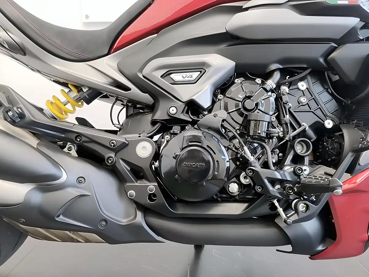 Used 2025 Ducati Xdiavel Burning Red - Interior and Exterior details 6