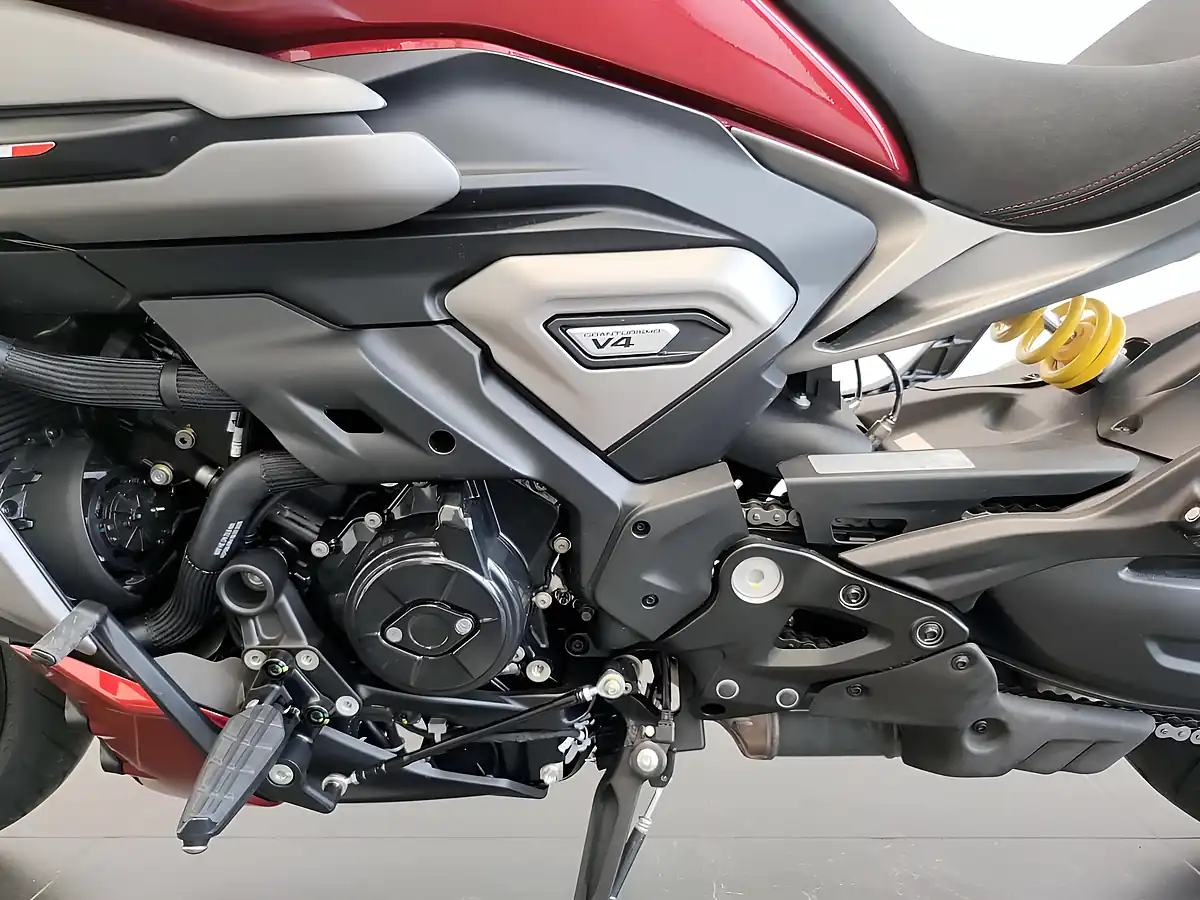 Used 2025 Ducati Xdiavel Burning Red - Interior and Exterior details 9