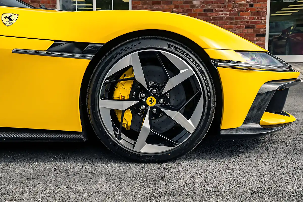 Used 2025 Ferrari 12Cilindri Giallo Modena - Interior and Exterior details 6