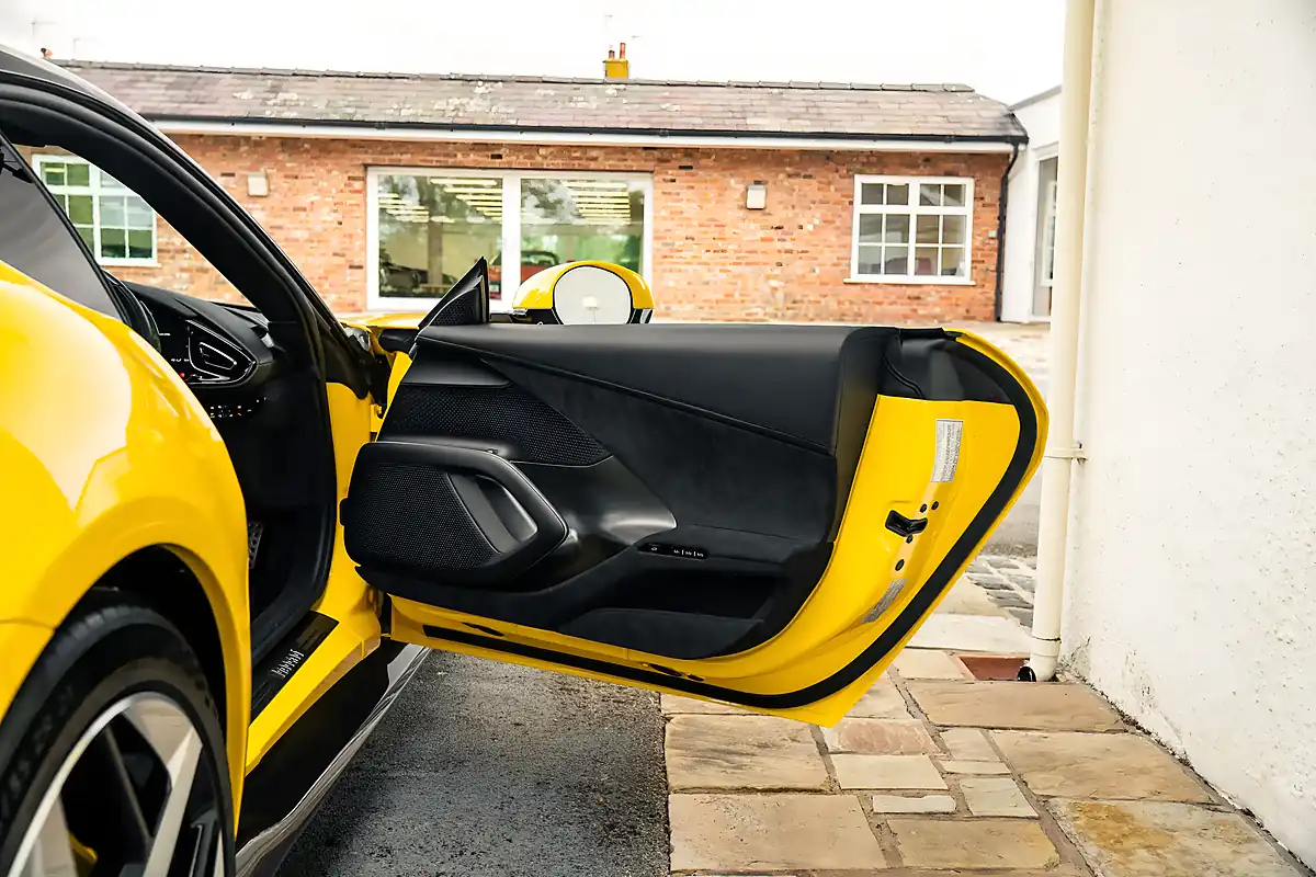 Used 2025 Ferrari 12Cilindri Giallo Modena - Interior and Exterior details 8
