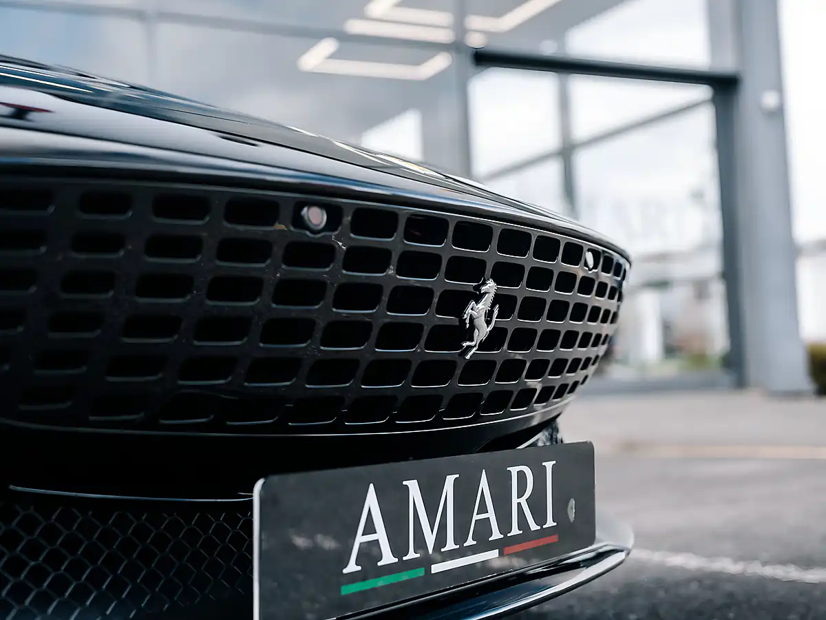 Used 2025 Ferrari Roma Spider Nero - Interior and Exterior details 14