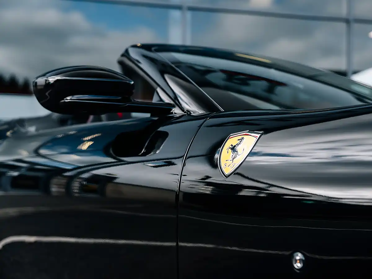 Used 2025 Ferrari Roma Spider Nero - Interior and Exterior details 18