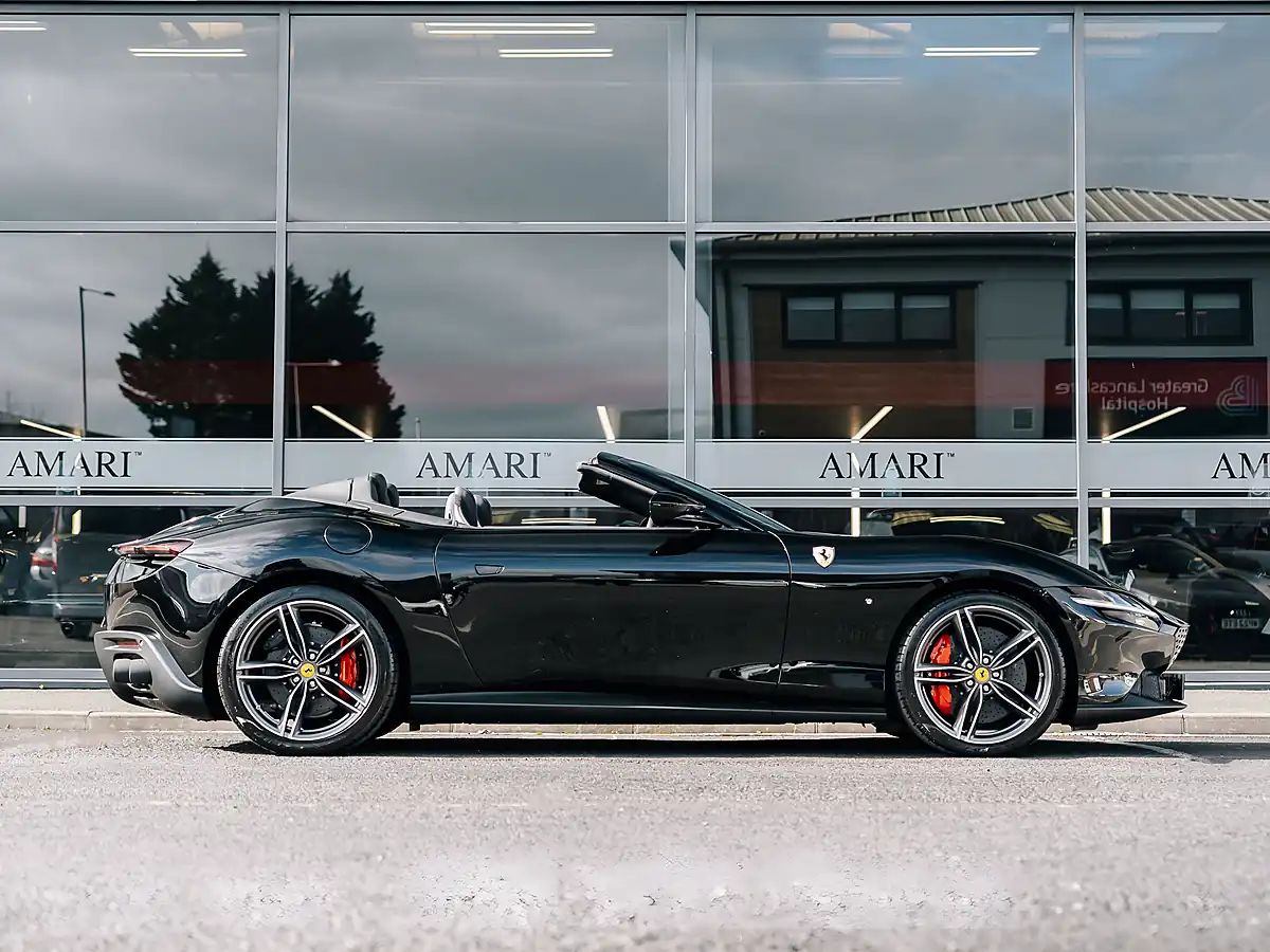 Used 2025 Ferrari Roma Spider Nero - Interior and Exterior details 2