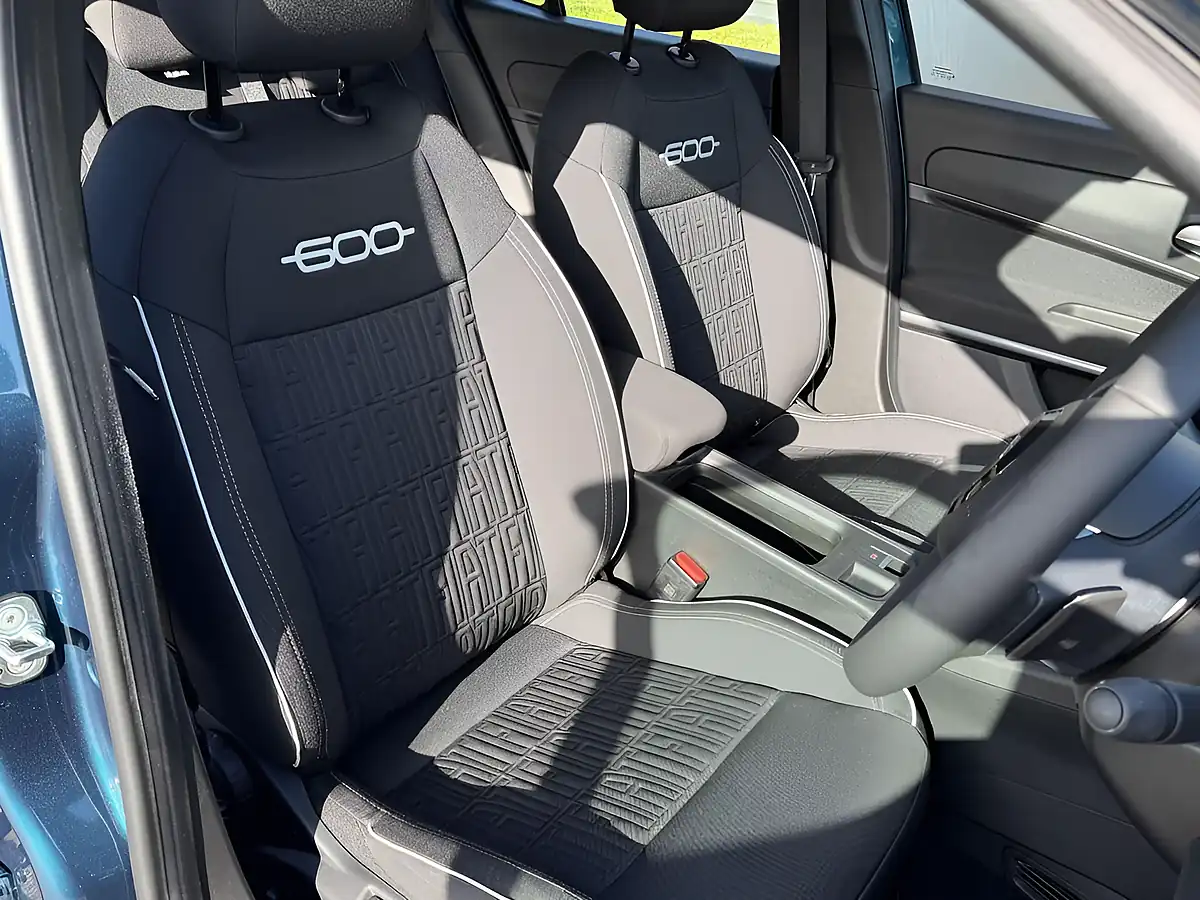 Used 2025 Fiat 600 Base 5DR Green - Interior and Exterior details 4