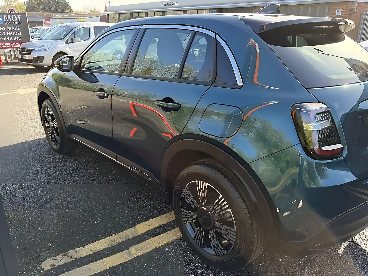 Used 2025 Fiat 600 Base 5DR Green - Interior and Exterior details 8