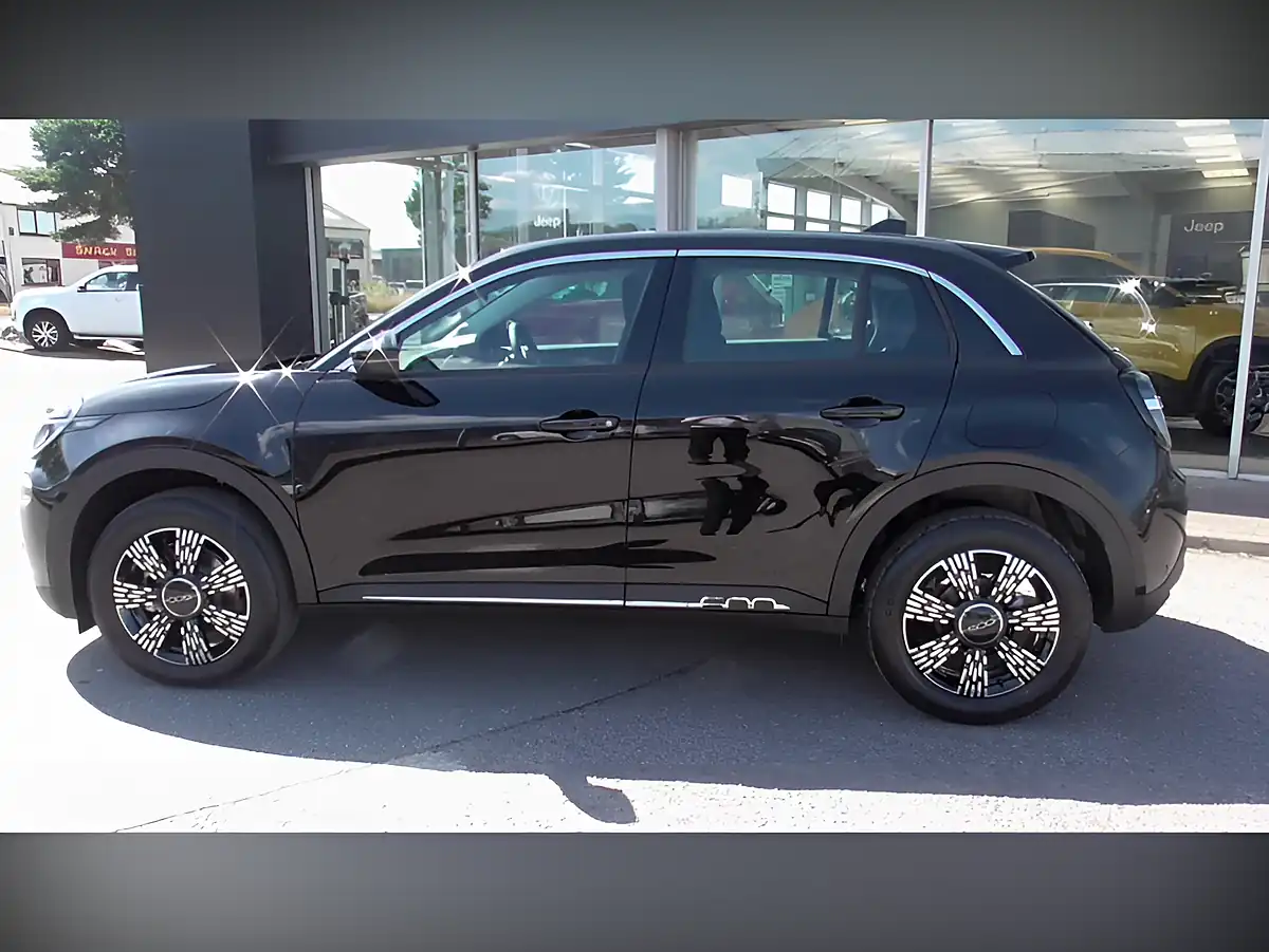 Used 2025 Fiat 600 Black - Interior and Exterior details 3